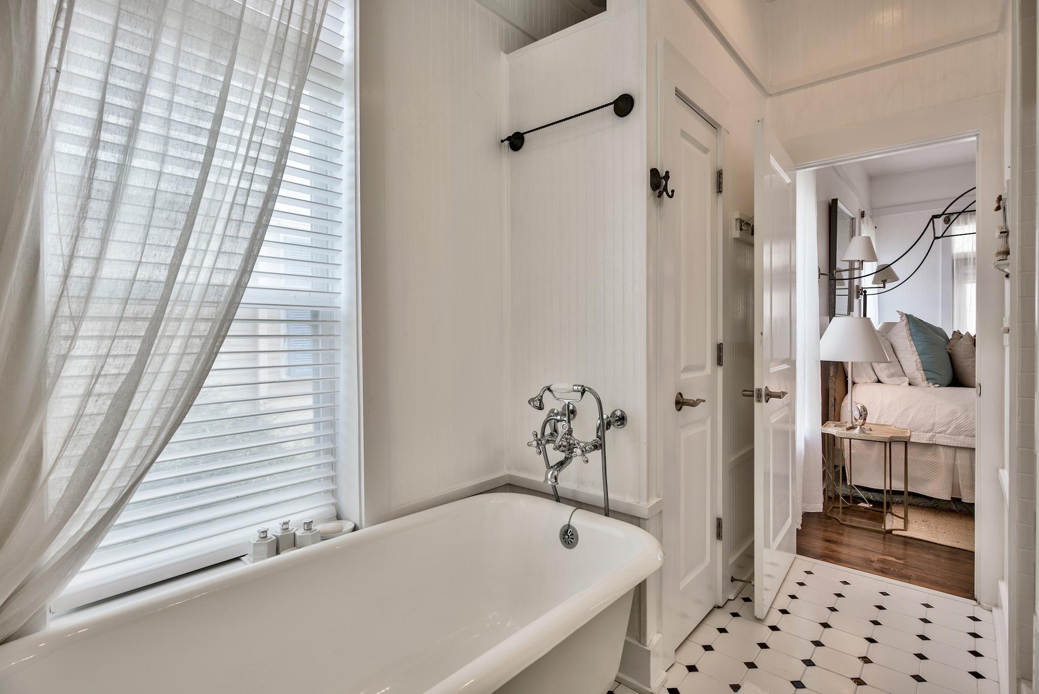 SUMMER'S EDGE - Residential