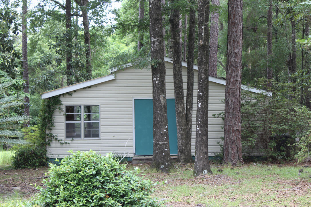 COUNTRY MANOR UNREC - Residential