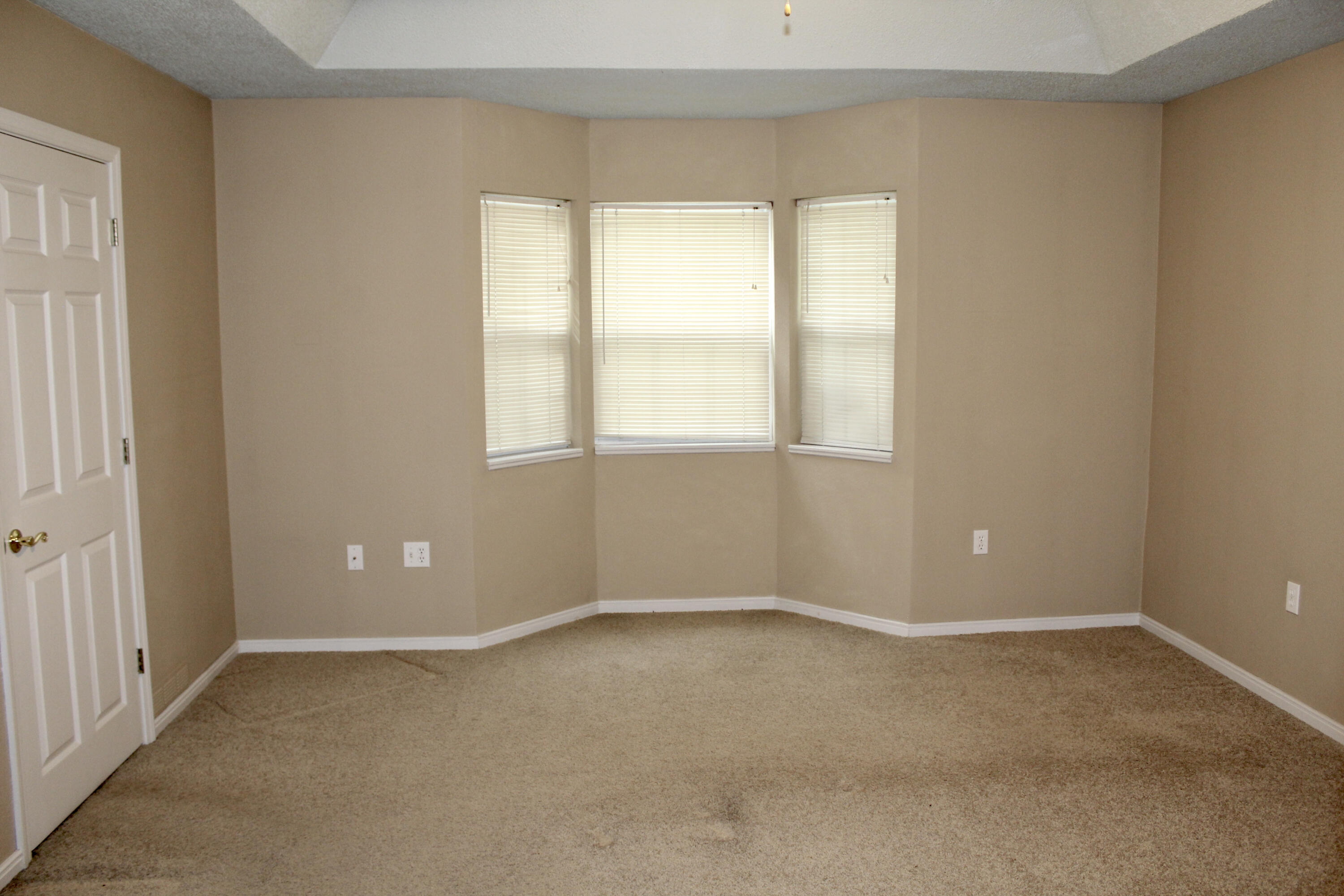 COUNTRY MANOR UNREC - Residential