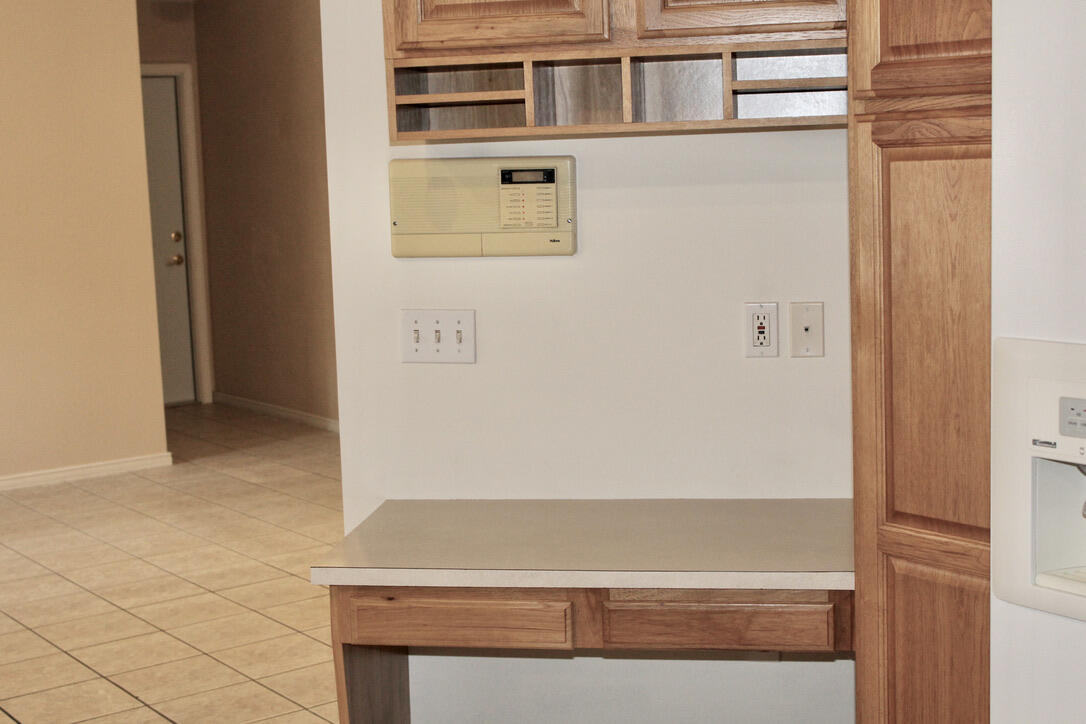 COUNTRY MANOR UNREC - Residential