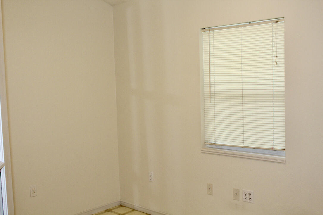 COUNTRY MANOR UNREC - Residential