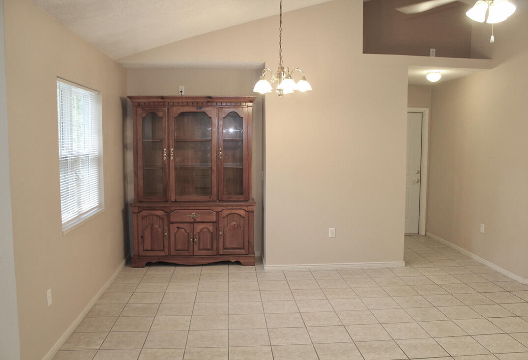 COUNTRY MANOR UNREC - Residential