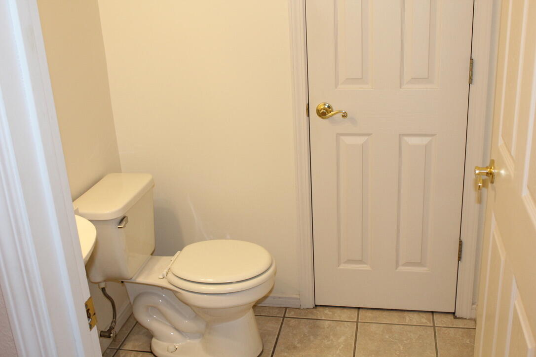 COUNTRY MANOR UNREC - Residential