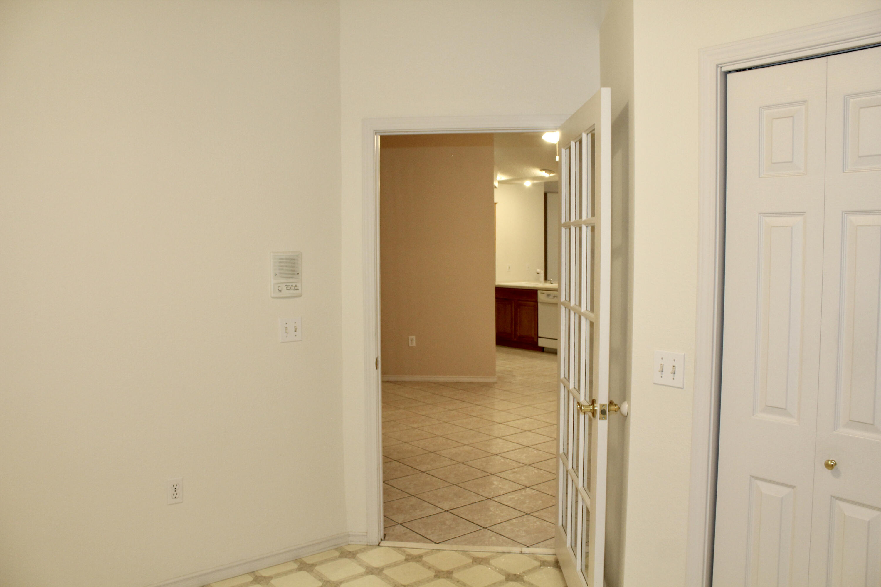 COUNTRY MANOR UNREC - Residential