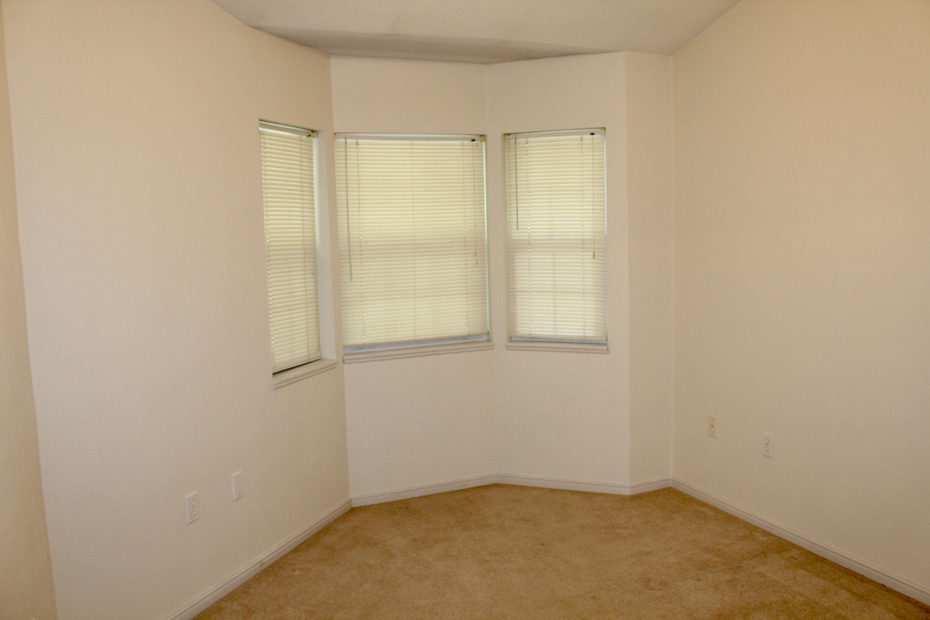 COUNTRY MANOR UNREC - Residential