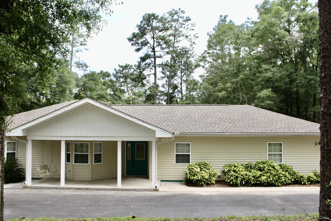 COUNTRY MANOR UNREC - Residential