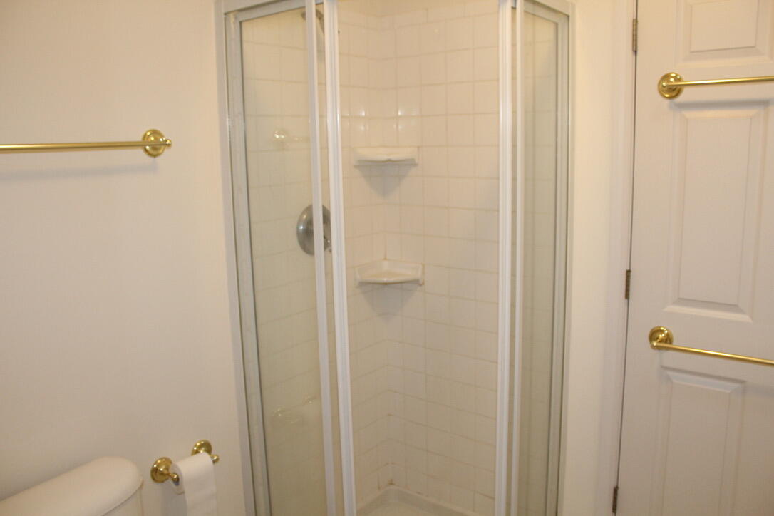 COUNTRY MANOR UNREC - Residential