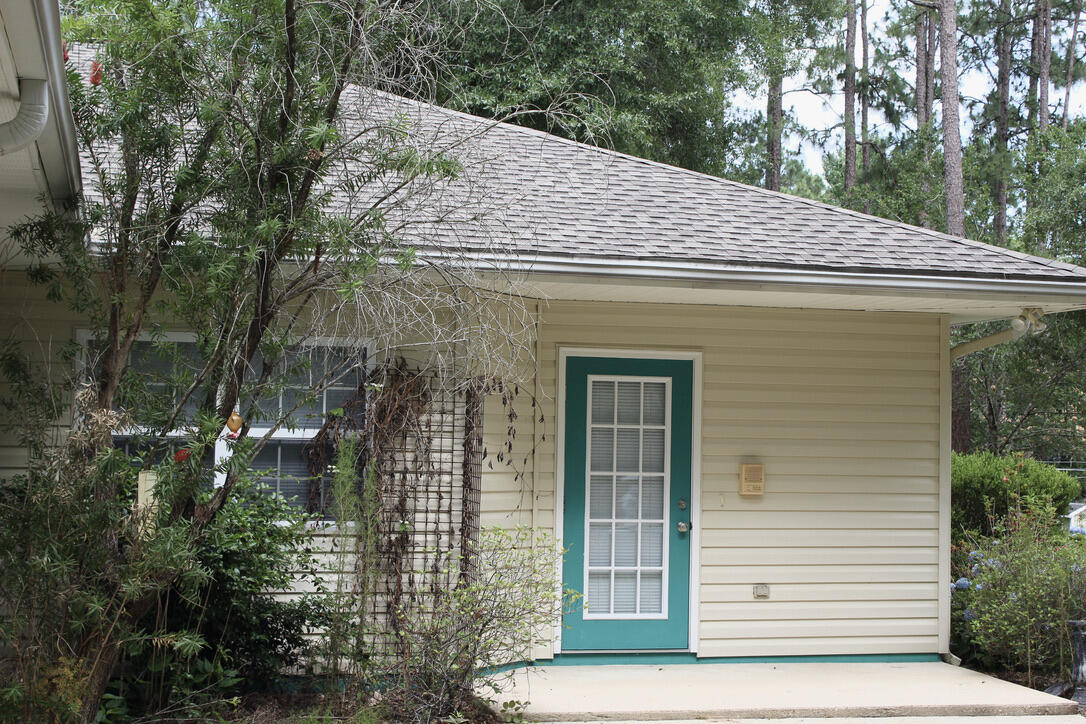 COUNTRY MANOR UNREC - Residential