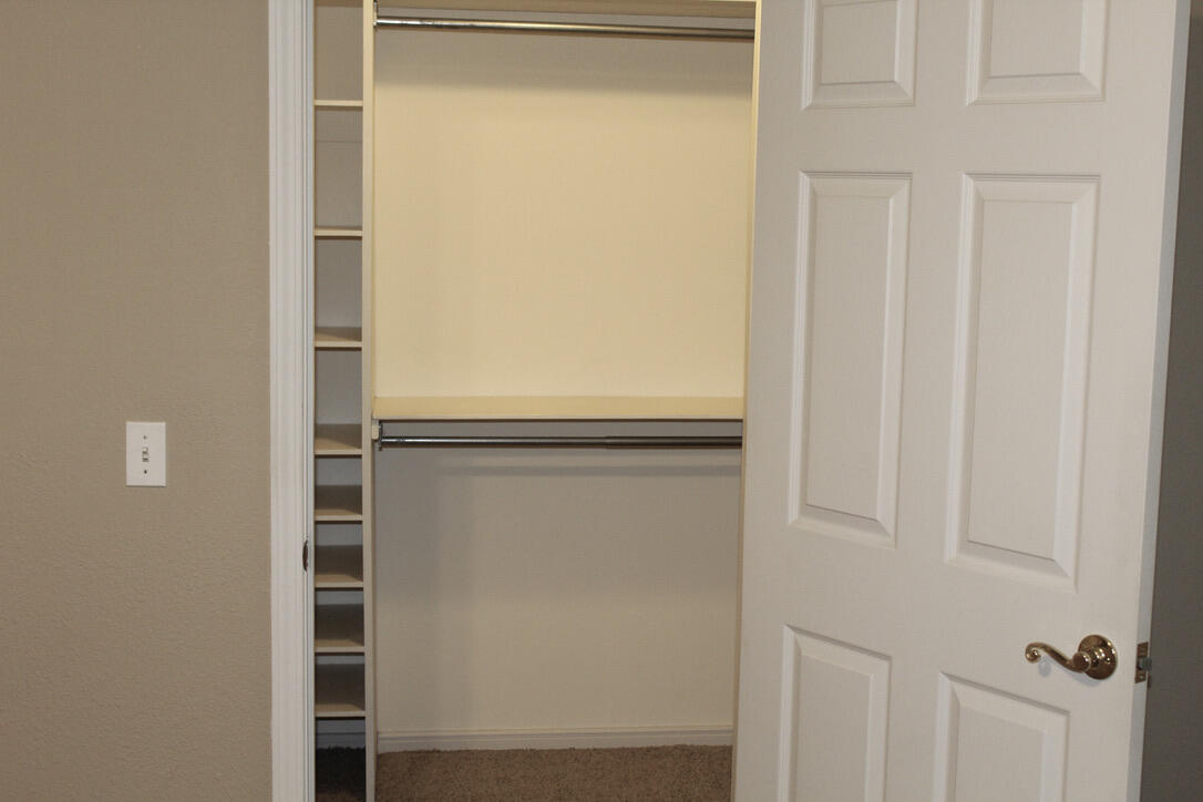 COUNTRY MANOR UNREC - Residential