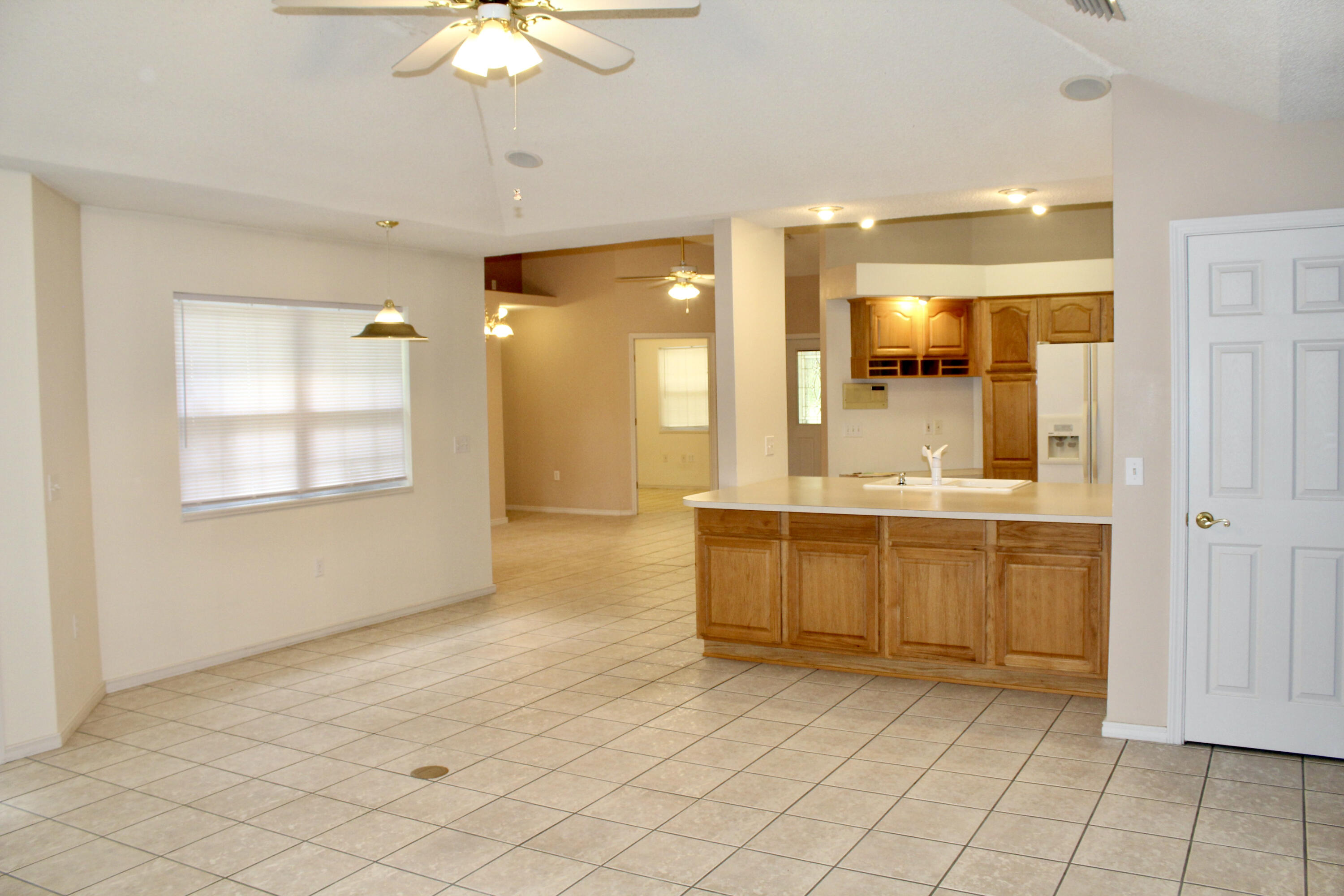 COUNTRY MANOR UNREC - Residential