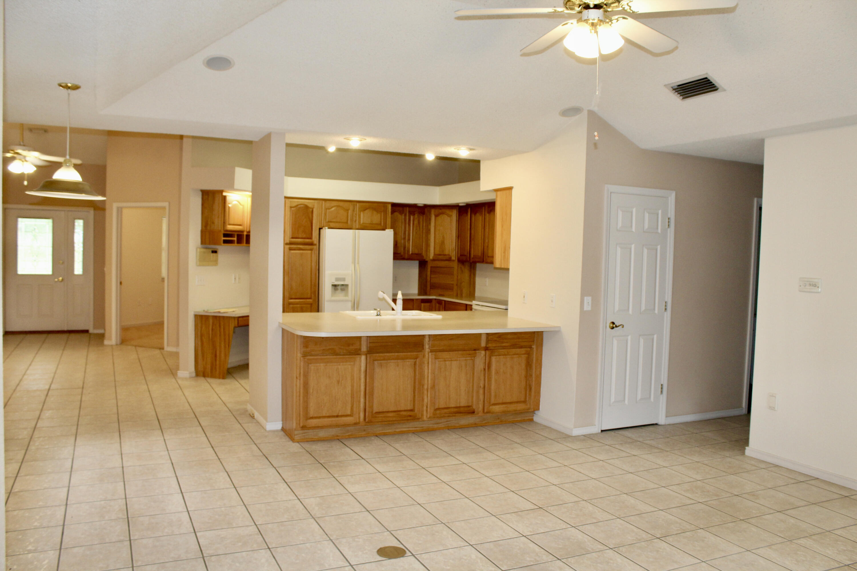 COUNTRY MANOR UNREC - Residential