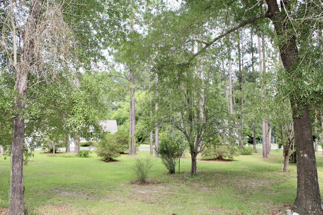 COUNTRY MANOR UNREC - Residential