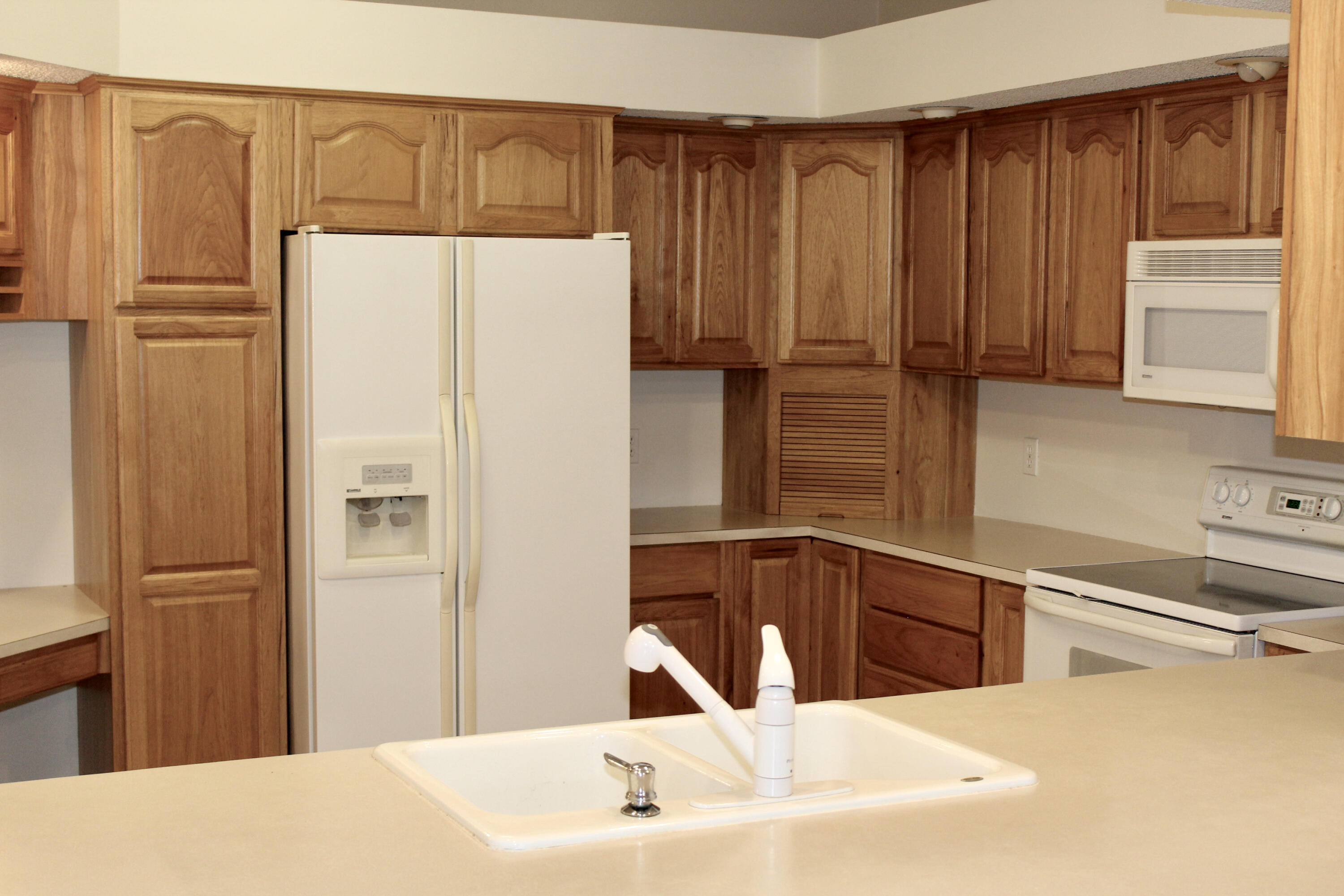 COUNTRY MANOR UNREC - Residential