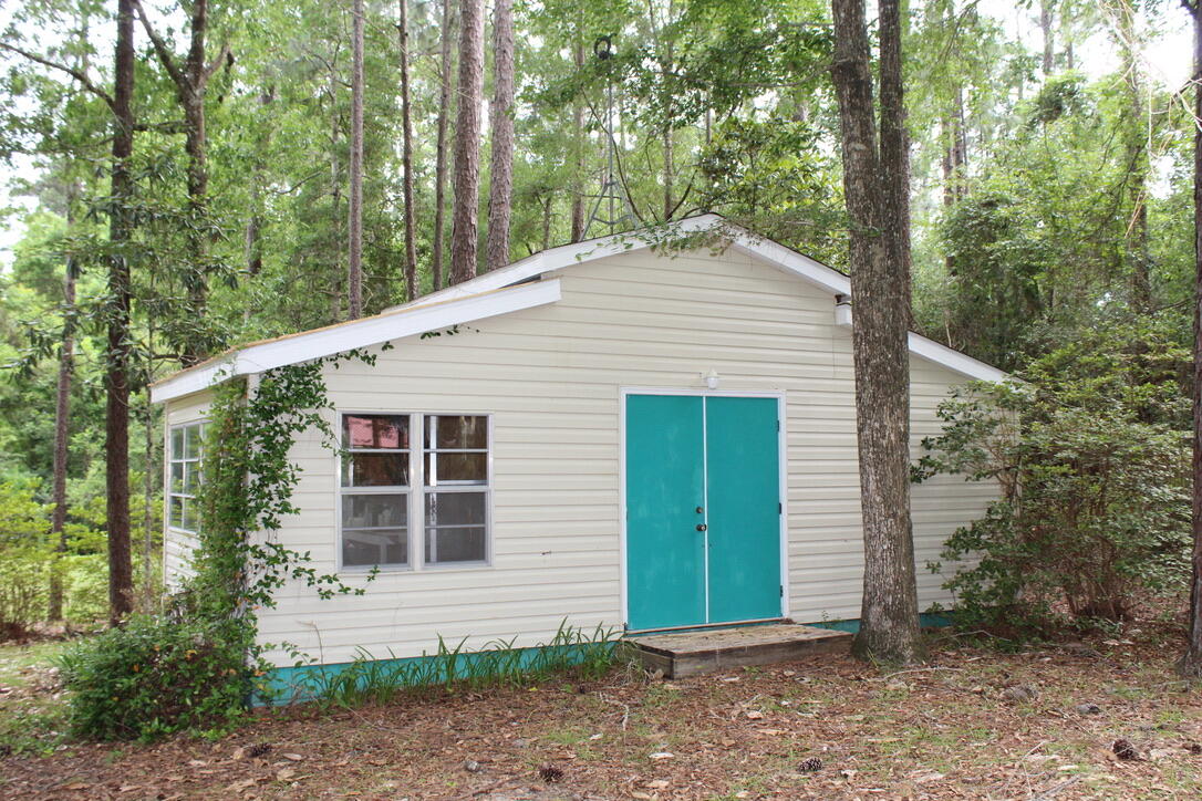 COUNTRY MANOR UNREC - Residential