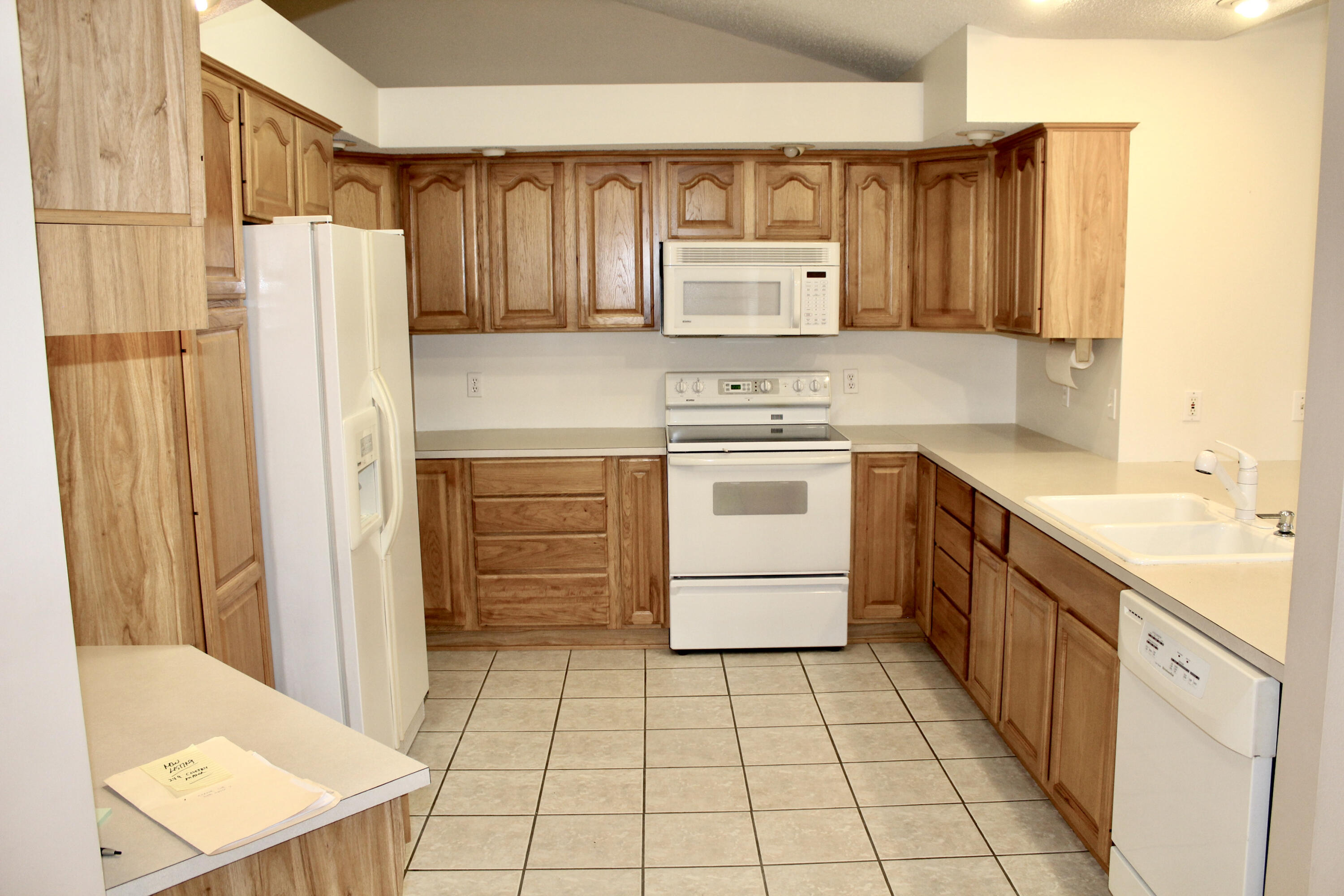 COUNTRY MANOR UNREC - Residential