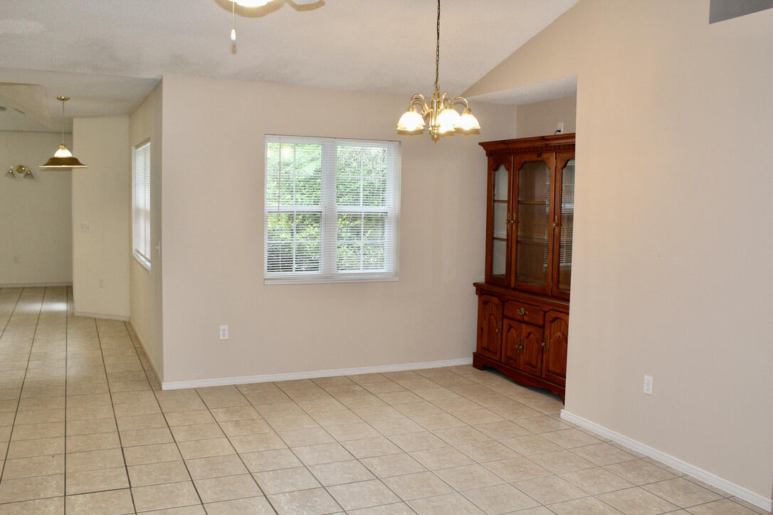 COUNTRY MANOR UNREC - Residential