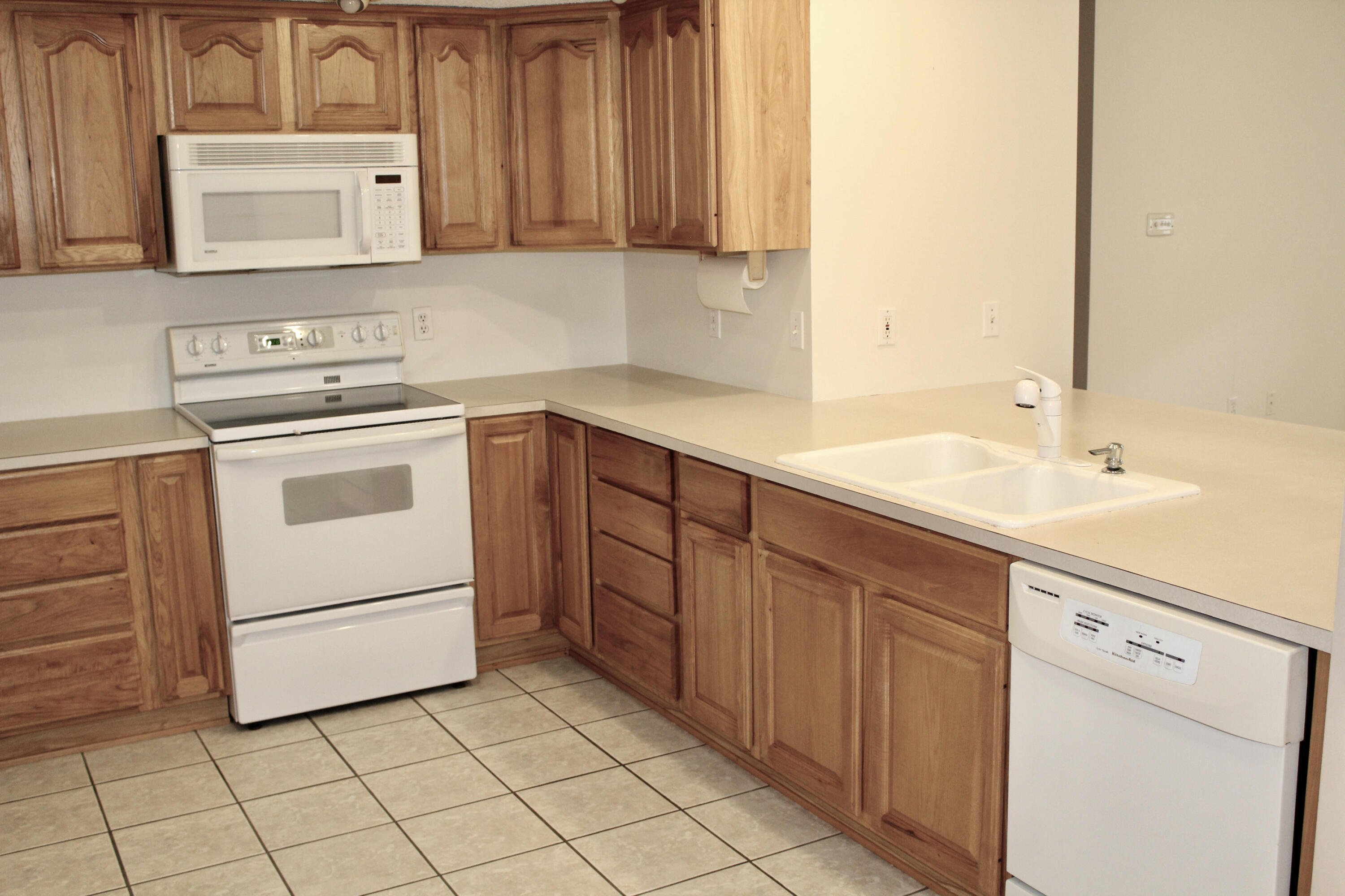 COUNTRY MANOR UNREC - Residential