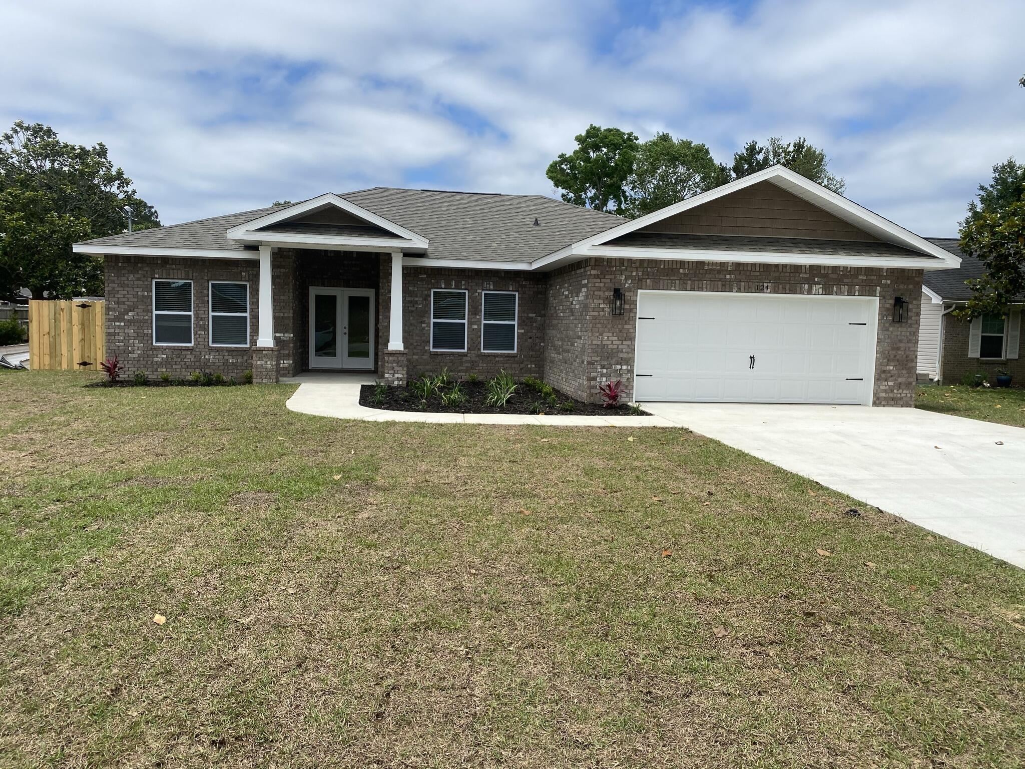 Beautiful new construction. Entered for comp purposes at builder's request.
