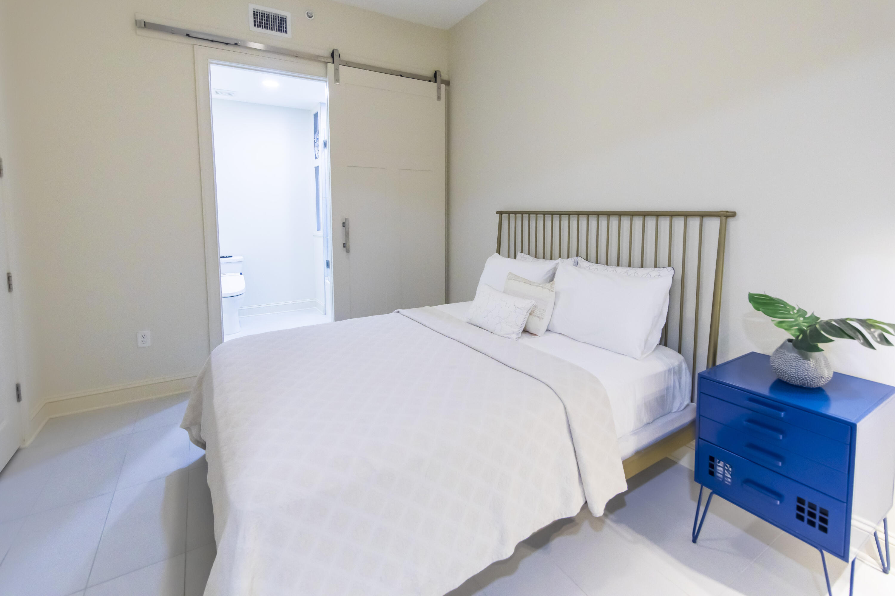 ALEXANDER AT PALM COURT - Residential