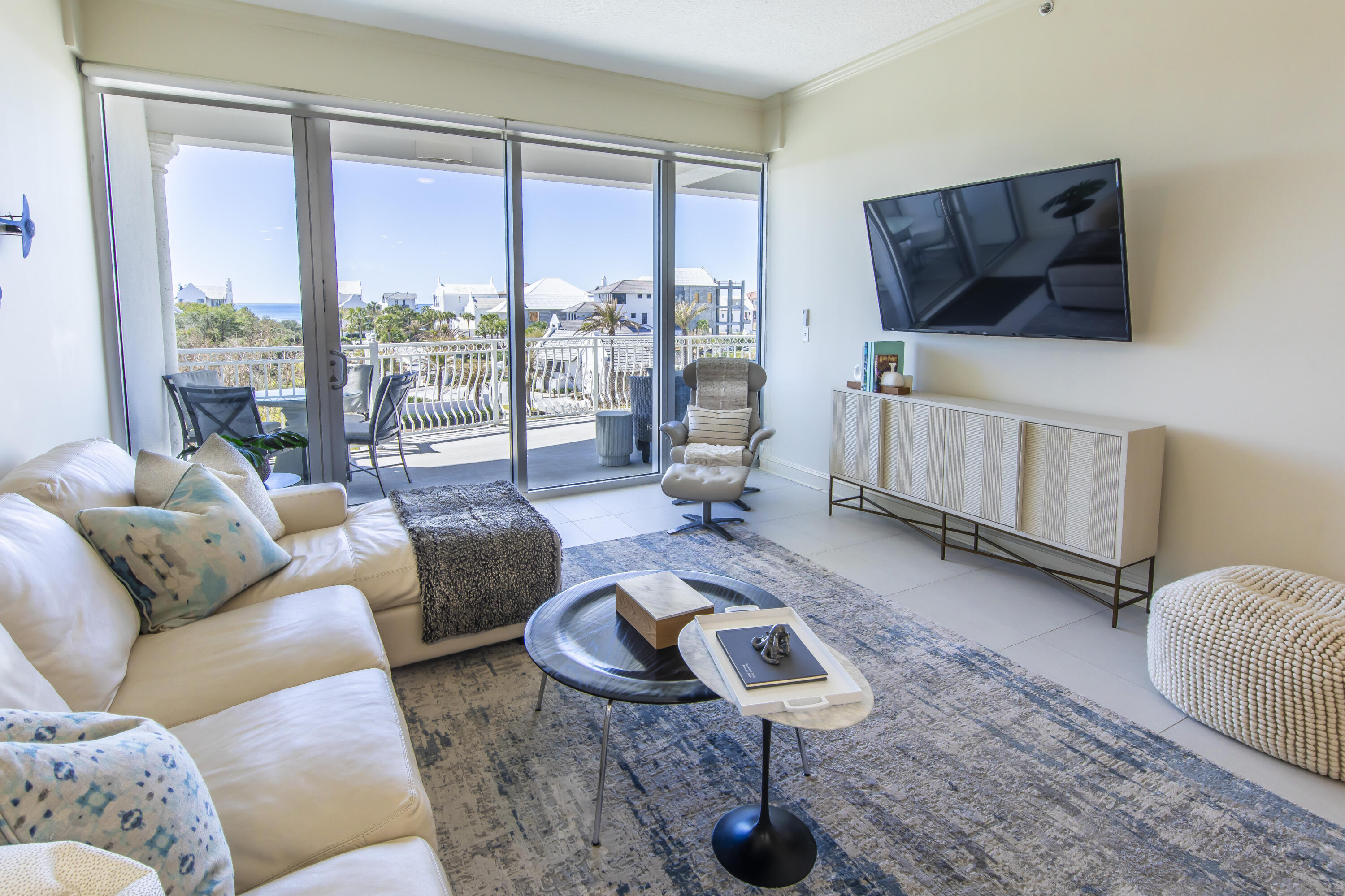 ALEXANDER AT PALM COURT - Residential