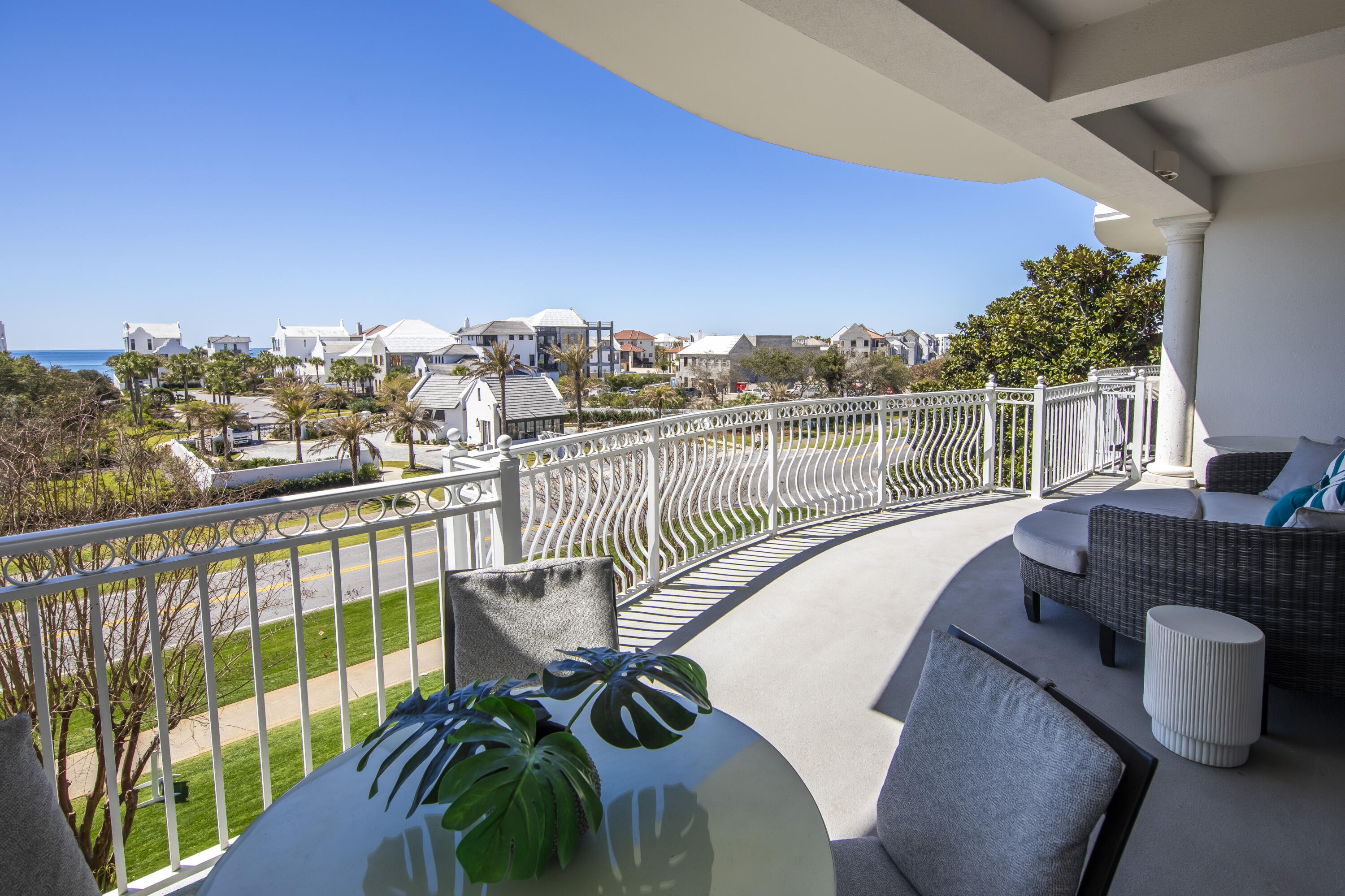 ALEXANDER AT PALM COURT - Residential