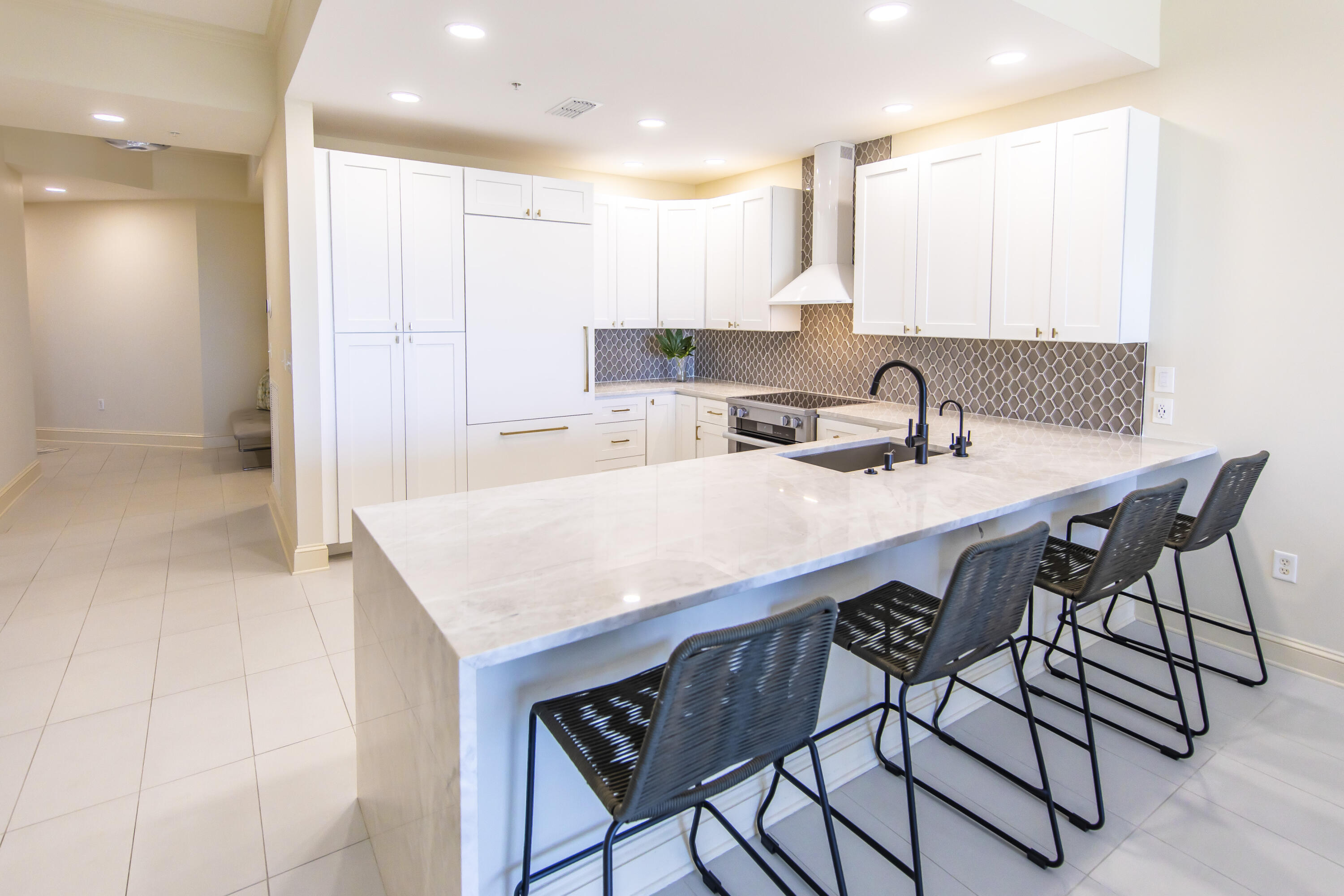 ALEXANDER AT PALM COURT - Residential
