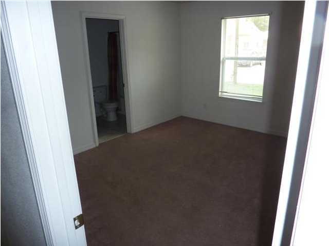 CLASSIC MANOR - Residential Lease