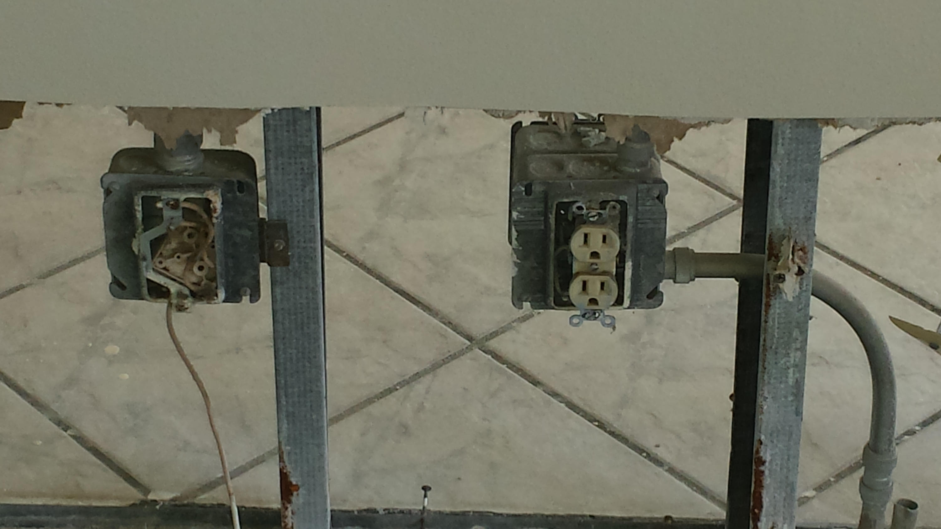 EL MATADOR CONDO - Residential