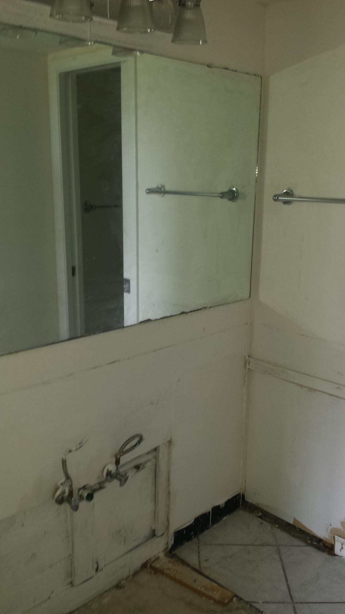 EL MATADOR CONDO - Residential