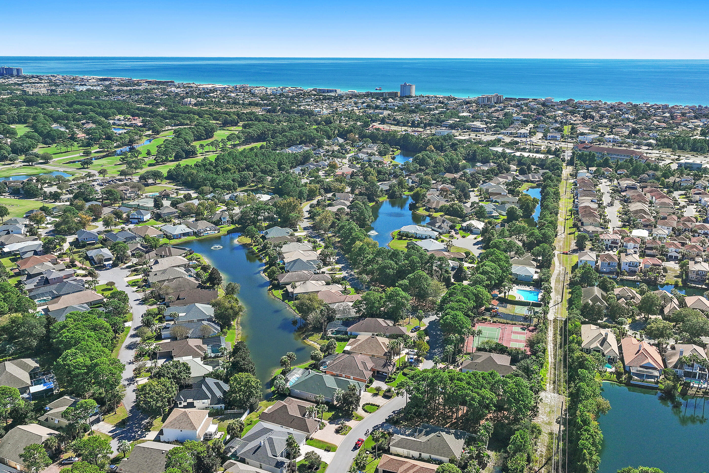 Emerald Lakes - Residential