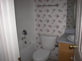 CREEKSIDE 6 - Residential Lease