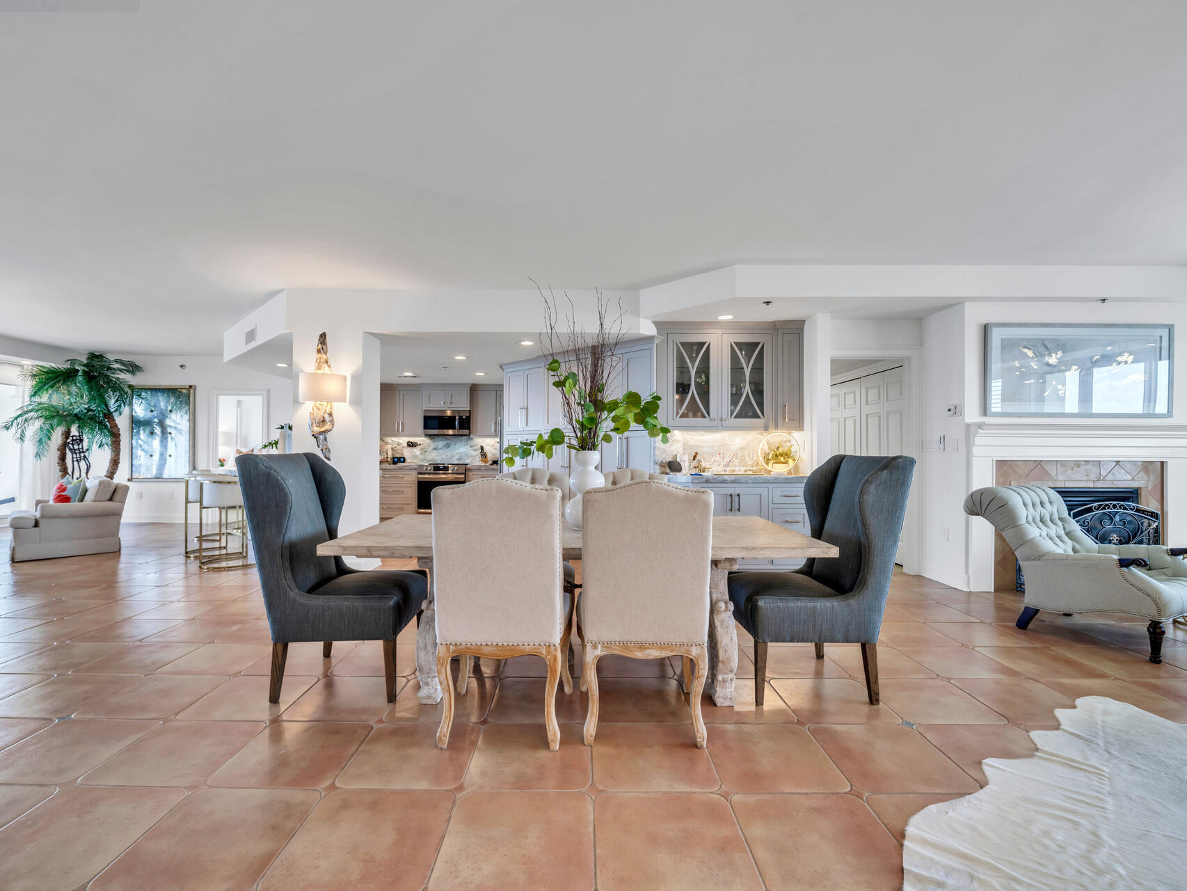 ULTIMATE CONDO THE - Residential