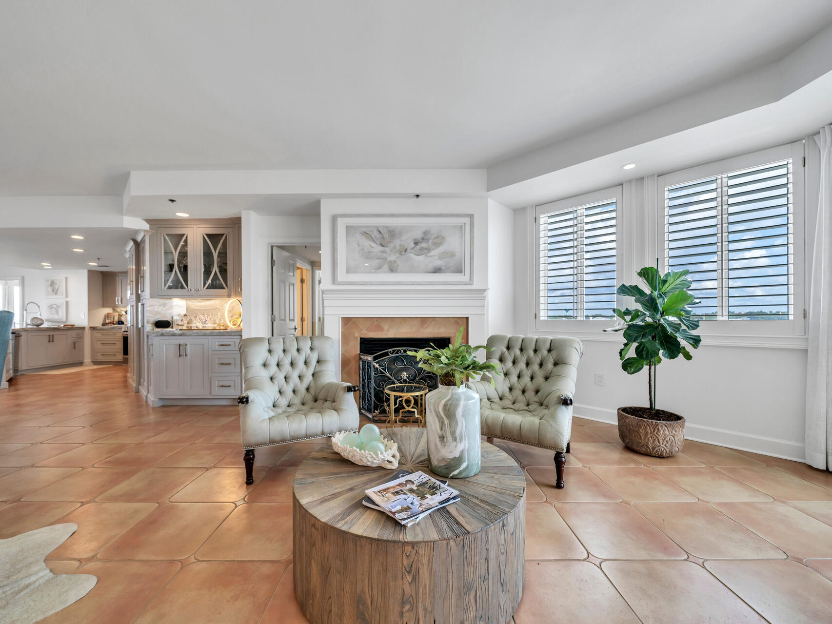 ULTIMATE CONDO THE - Residential