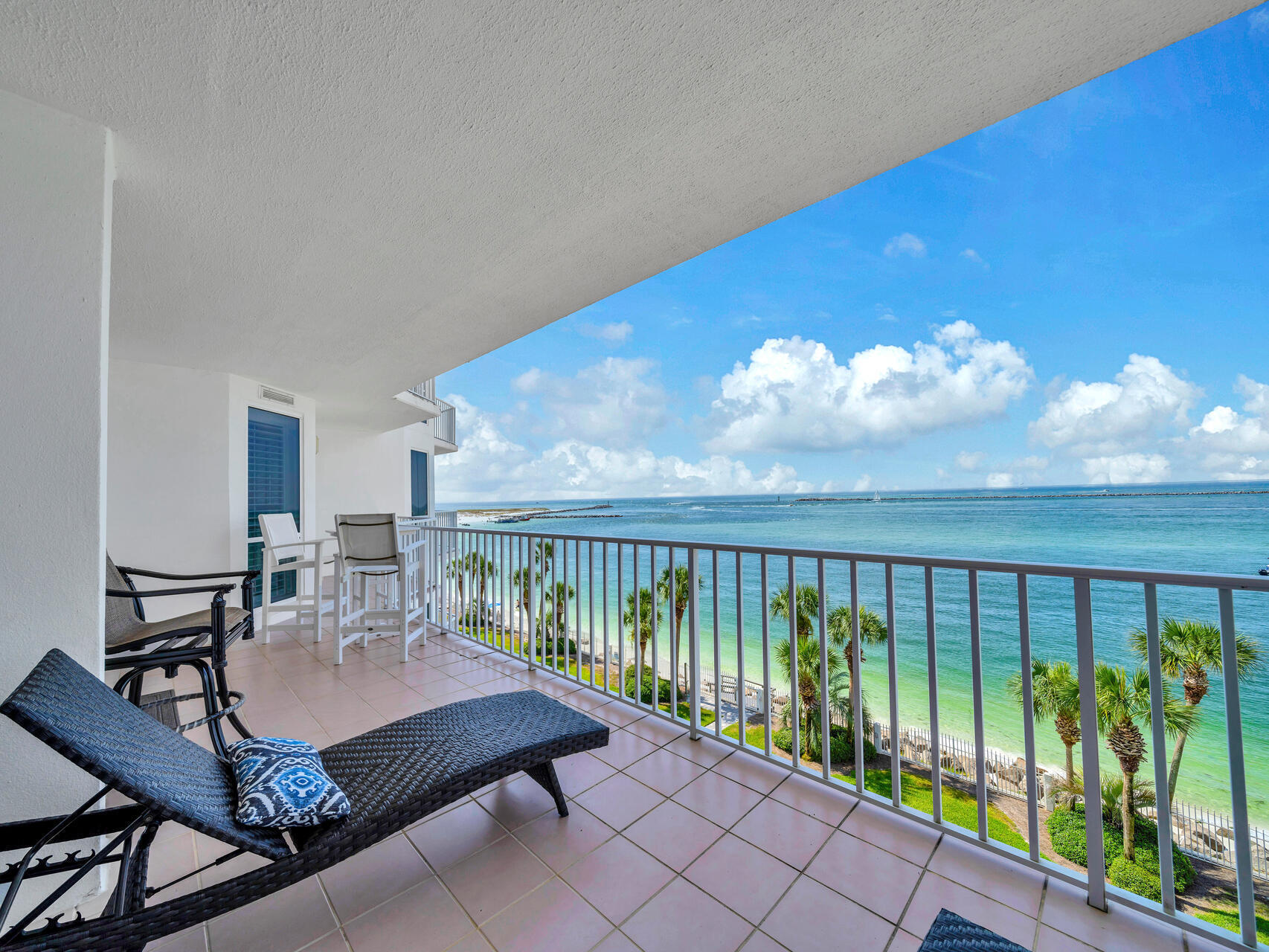 ULTIMATE CONDO THE - Residential