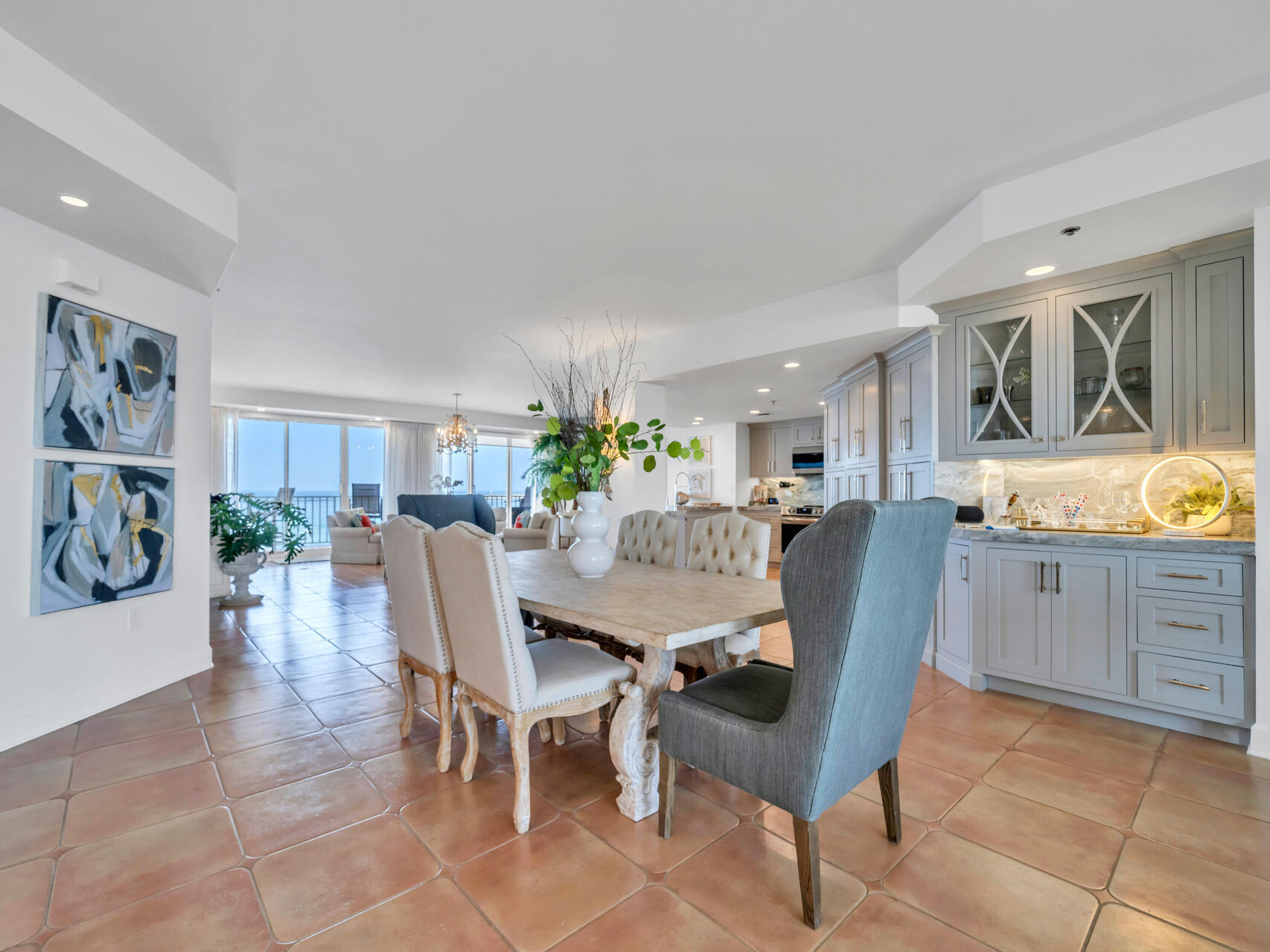 ULTIMATE CONDO THE - Residential