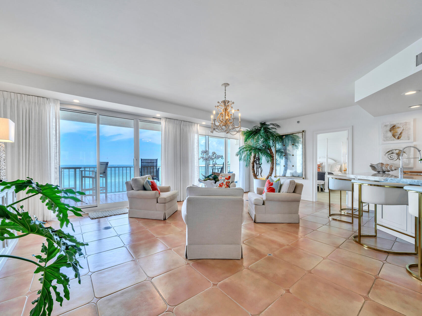 ULTIMATE CONDO THE - Residential