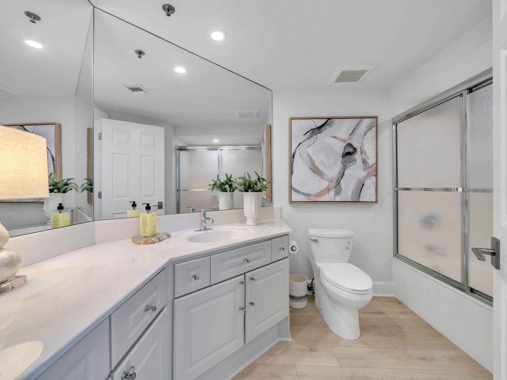 ULTIMATE CONDO THE - Residential
