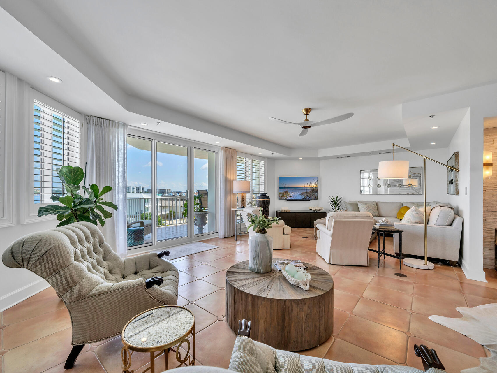 ULTIMATE CONDO THE - Residential