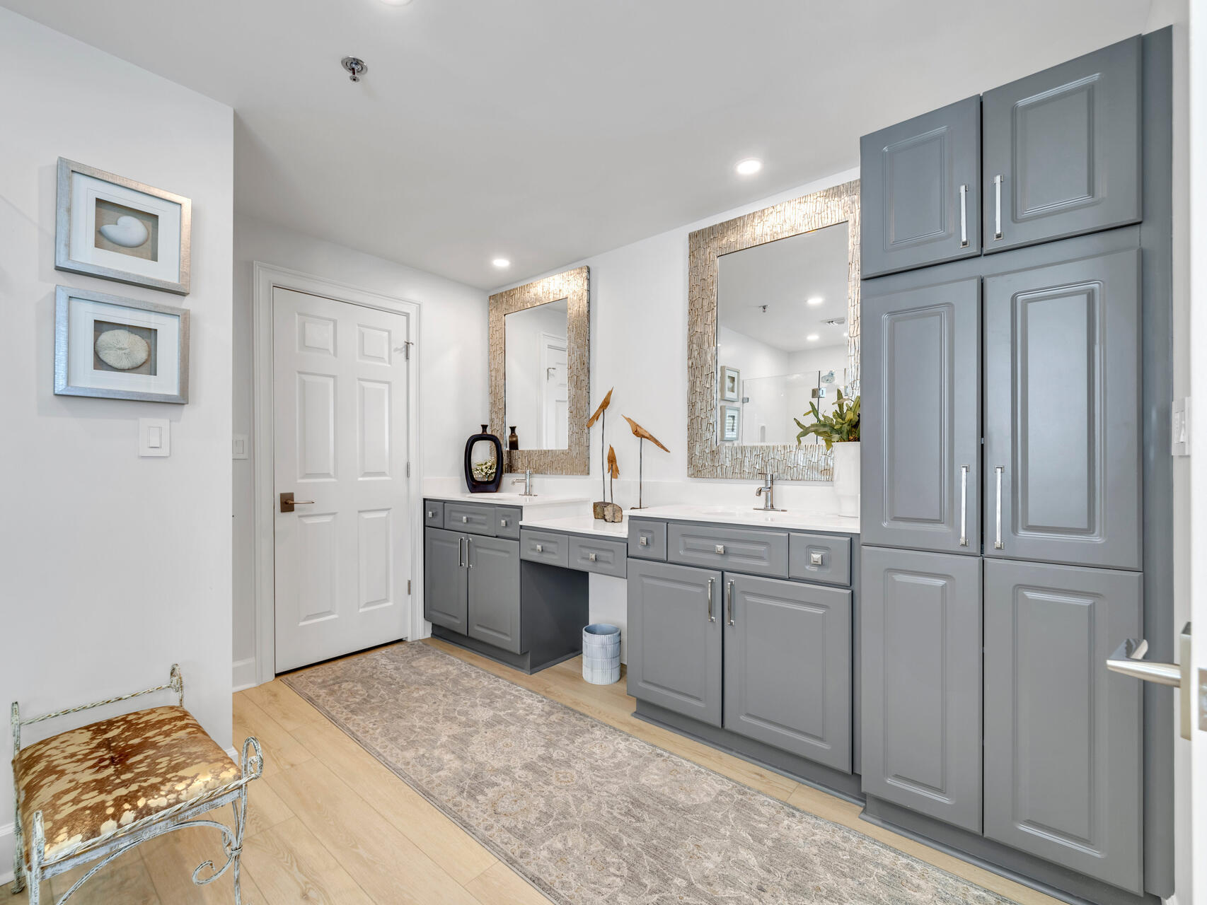 ULTIMATE CONDO THE - Residential