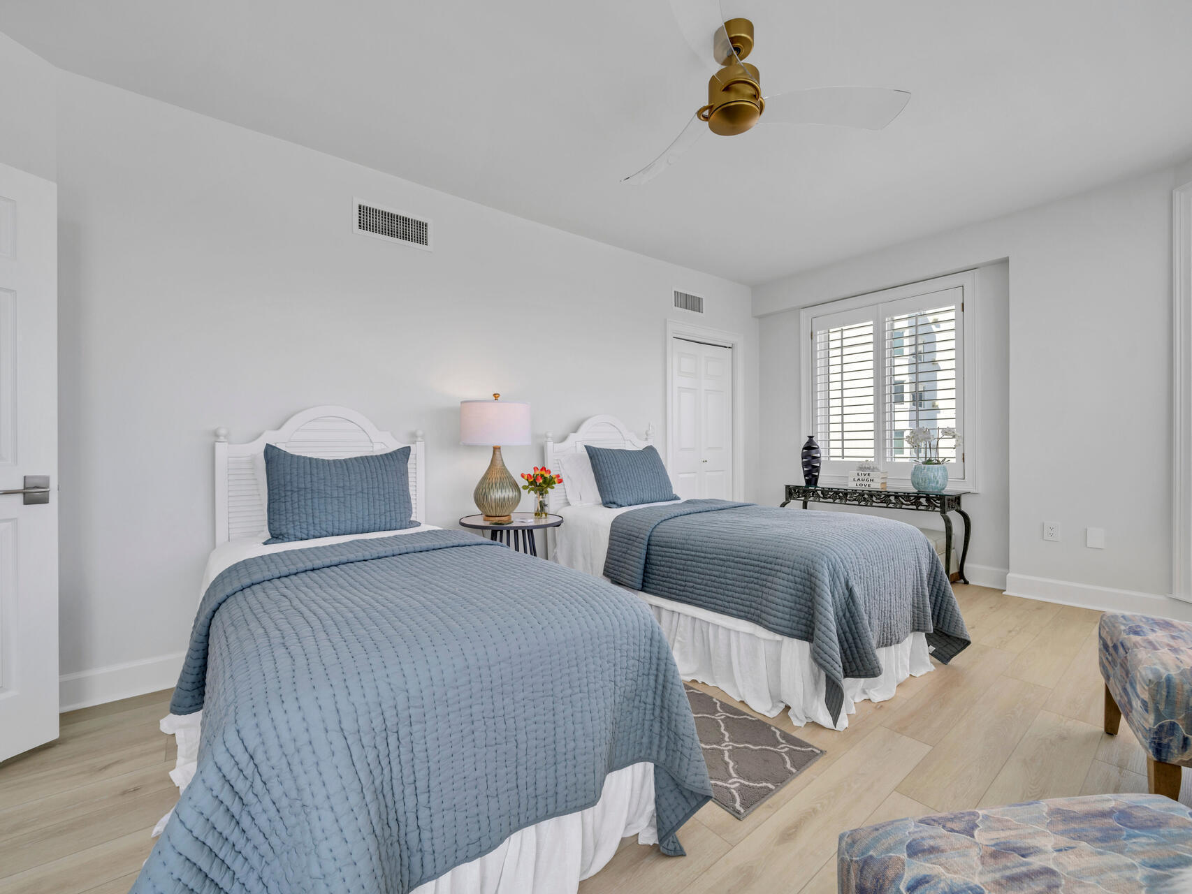ULTIMATE CONDO THE - Residential