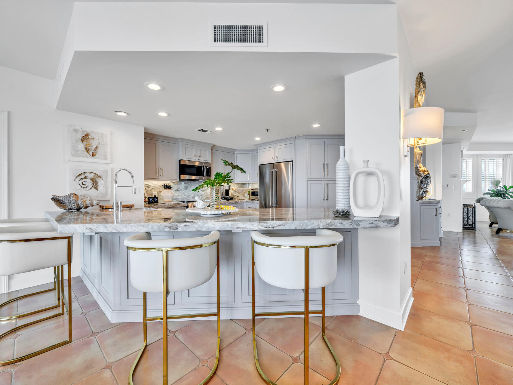 ULTIMATE CONDO THE - Residential