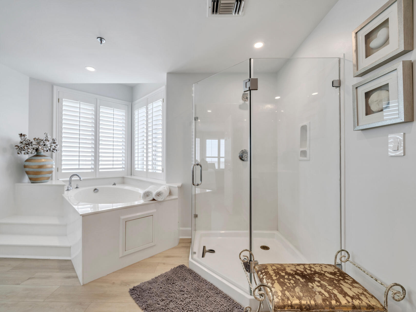 ULTIMATE CONDO THE - Residential