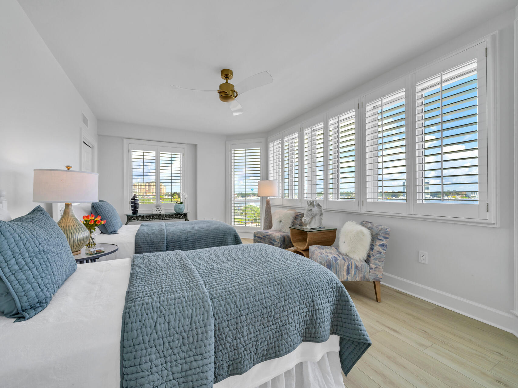 ULTIMATE CONDO THE - Residential