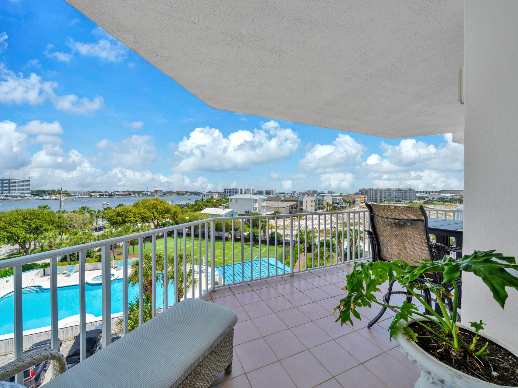 ULTIMATE CONDO THE - Residential