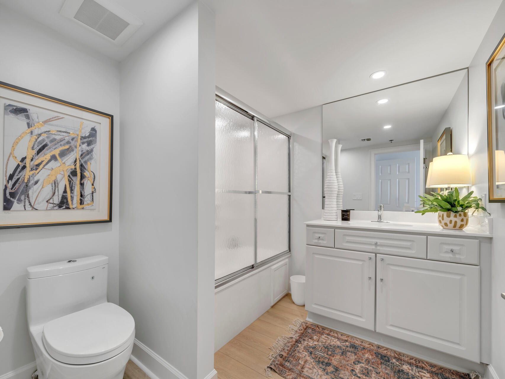 ULTIMATE CONDO THE - Residential