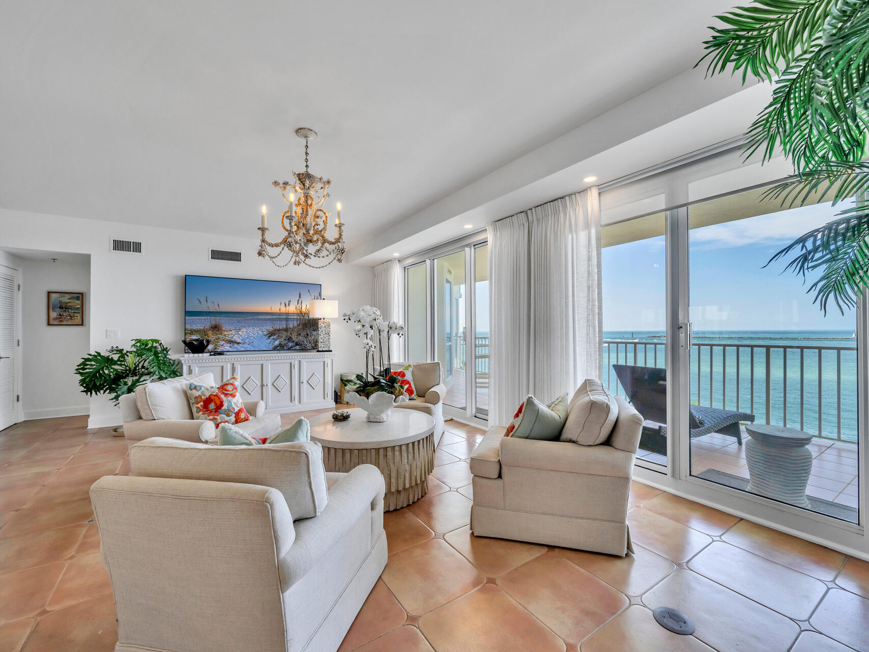 ULTIMATE CONDO THE - Residential