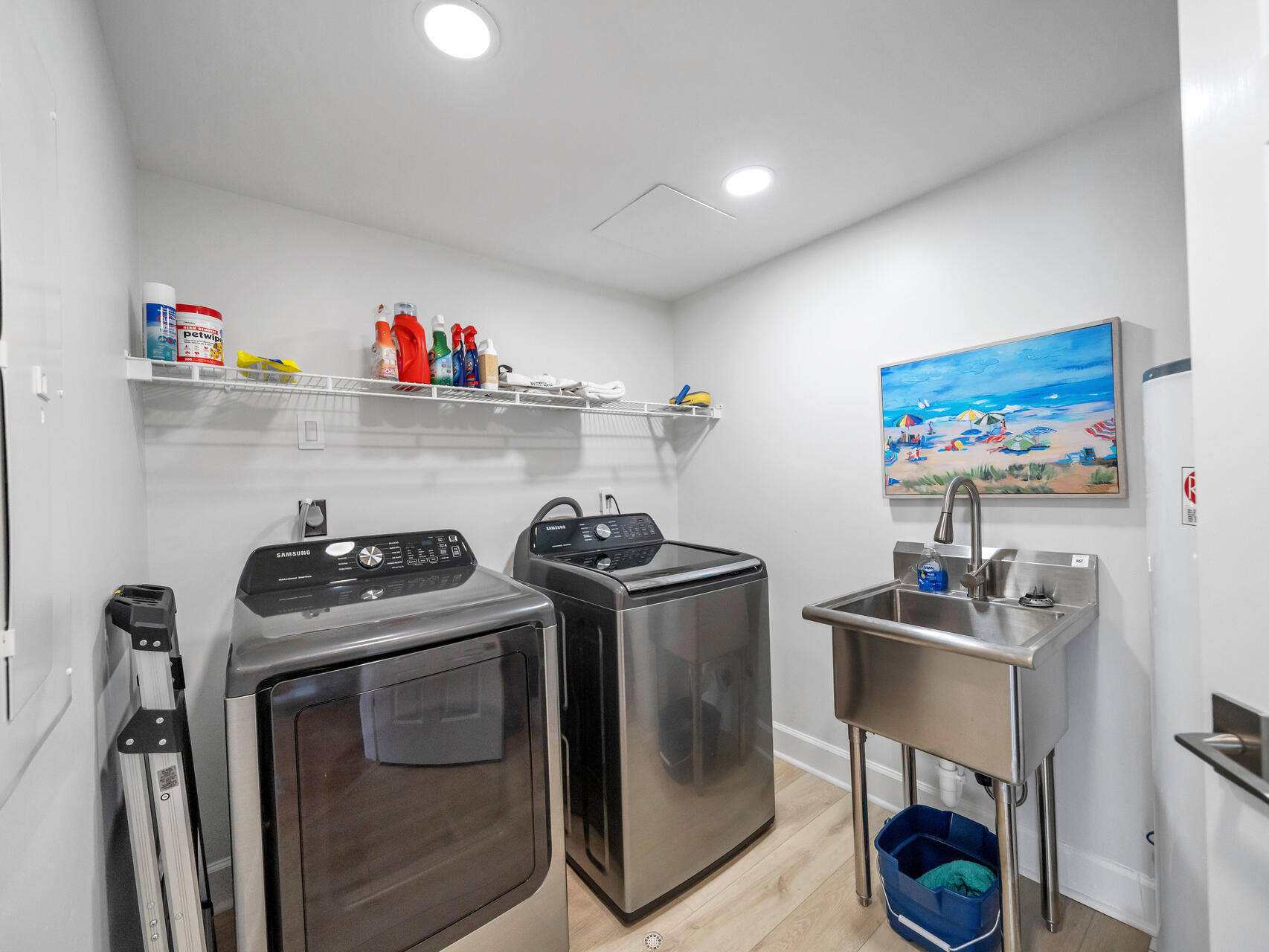 ULTIMATE CONDO THE - Residential