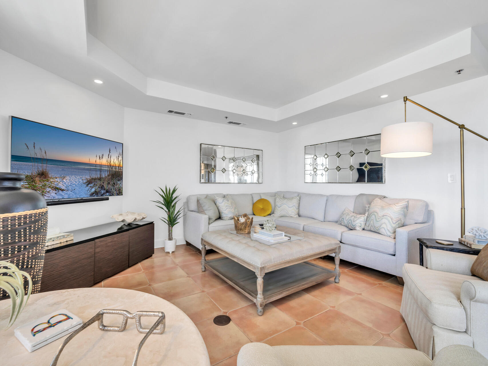 ULTIMATE CONDO THE - Residential