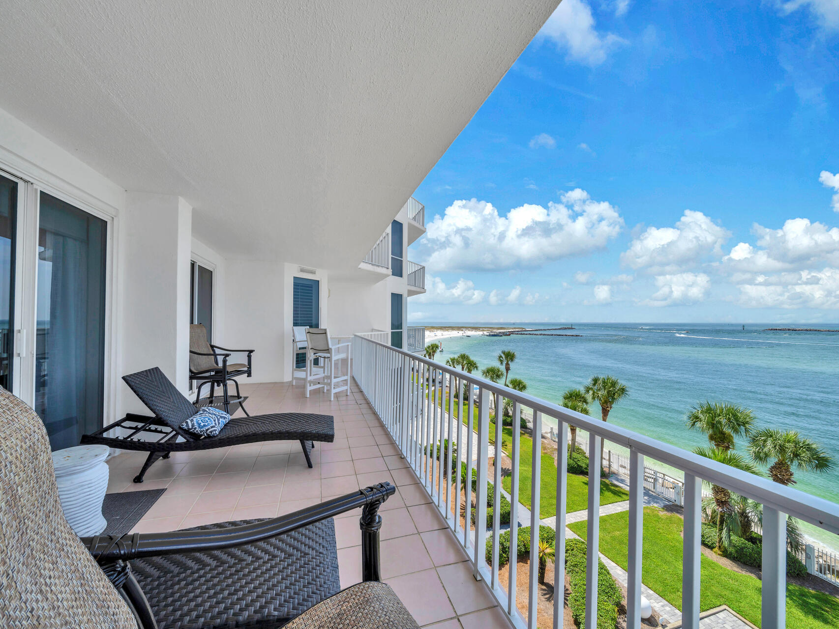 ULTIMATE CONDO THE - Residential