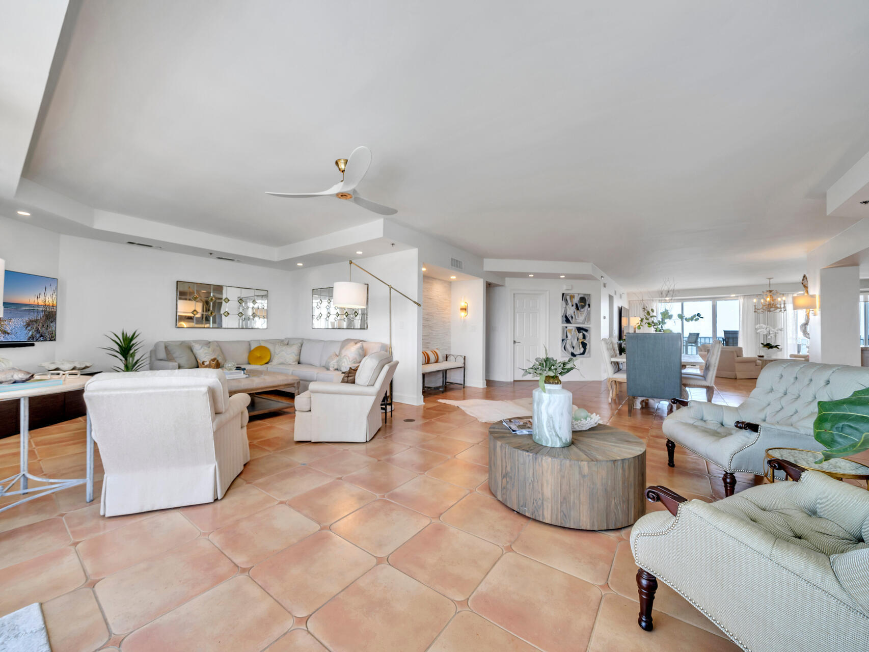 ULTIMATE CONDO THE - Residential